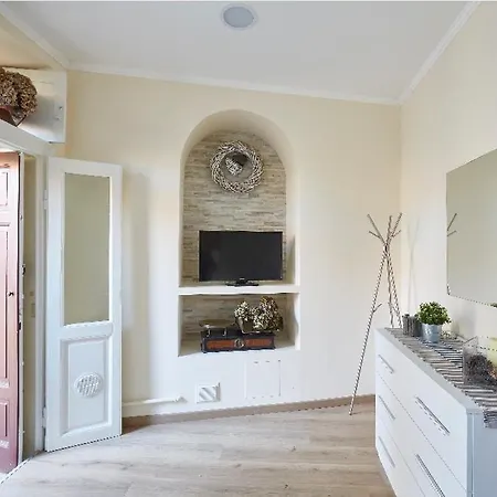 Apartmán Beautiful Bohemian In The Center With Balcony, Air Conditioning And Free Private Parking *