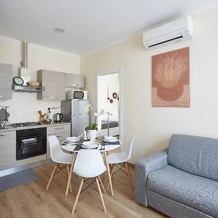 Beautiful Bohemian In The Center With Balcony, Air Conditioning And Free Private Parking Como